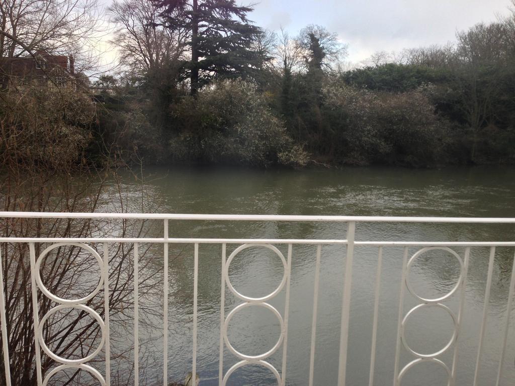 Monkey Island Estate - Small Luxury Hotels Of The World Bray Bilik gambar The River Wey at Farnham