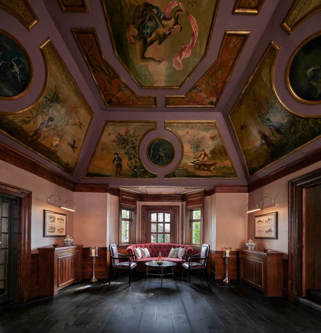 Monkey Island Estate - Small Luxury Hotels Of The World Bray Luaran gambar The interior of the hotel
